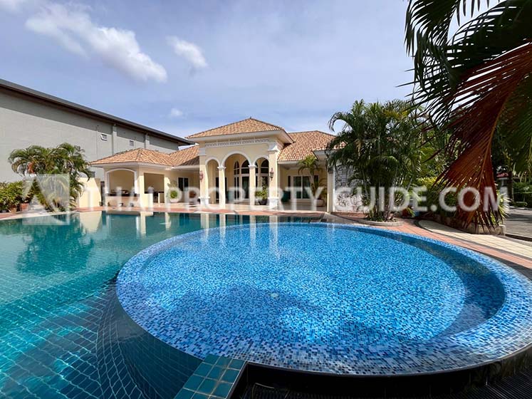 House with Shared Pool in Sukhumvit 